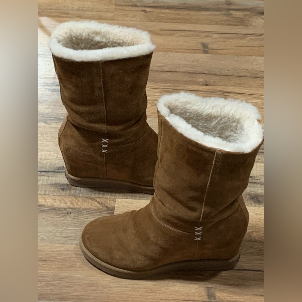 Koolaburra La Cienega shearling lined leather wedge boots size 7.5
